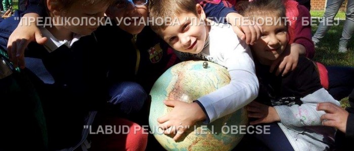 вртић Колибри, деца у загрљају, Љубај је то
