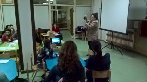 учитељица Милена показује